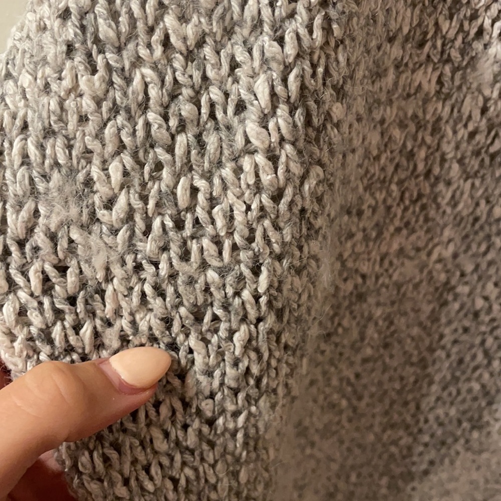 Lightly worn. Grey, wool sweater - Picture 2 of 2